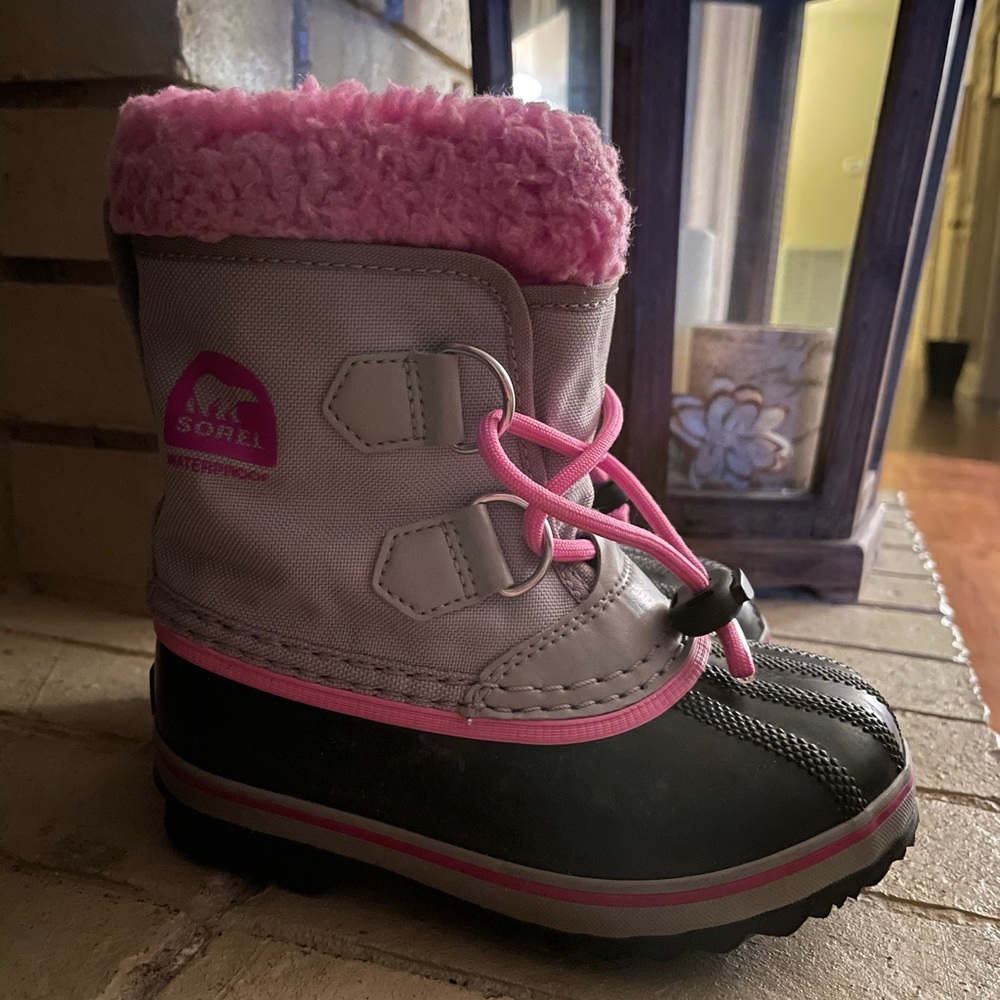 Toddler Girls’ Sorel snow boots - size 10
